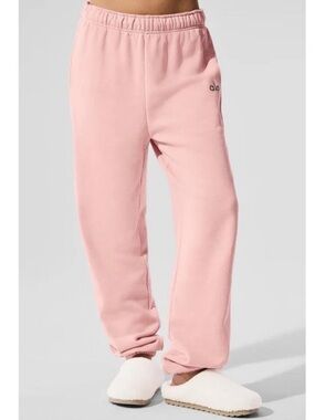 ALO Yoga Women’s Accolade Sweatpant - Pink Quartz